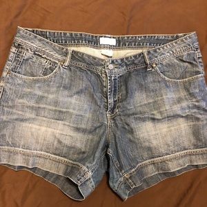 22 shorts Maurice’s
